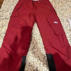 Maroon colored snow pants. Kids size 8. Worn ONCE! Great shape.